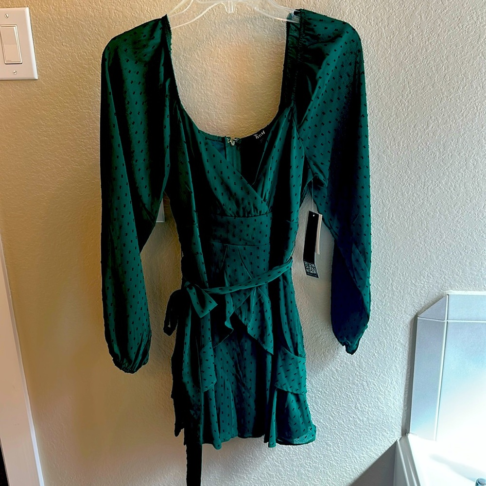Trixxi Emerald Green Swiss Polka Dot Balloon Sleeve Ruffle Mini Dress Size 9 NWT